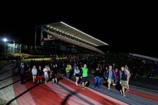 Fans night track walk | SRO/JEP