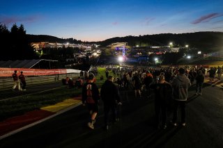Fans night track walk | SRO/JEP