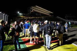 Fans night track walk | SRO/JEP