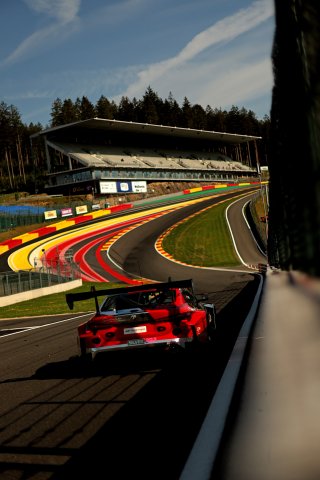 #992 - Paradine Competition - James KELLETT - Pedro EBRAHIM - Charles CLARK - Maxime OOSTEN - BMW M4 GT3 EVO | SRO / JEP