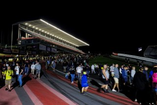 Fans night track walk | SRO/JEP