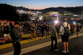 Fans night track walk | SRO/JEP