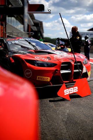 #992 - Paradine Competition - James KELLETT - Pedro EBRAHIM - Charles CLARK - Maxime OOSTEN - BMW M4 GT3 EVO | SRO / JEP