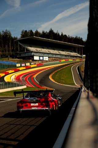 #992 - Paradine Competition - James KELLETT - Pedro EBRAHIM - Charles CLARK - Maxime OOSTEN - BMW M4 GT3 EVO | SRO / JEP